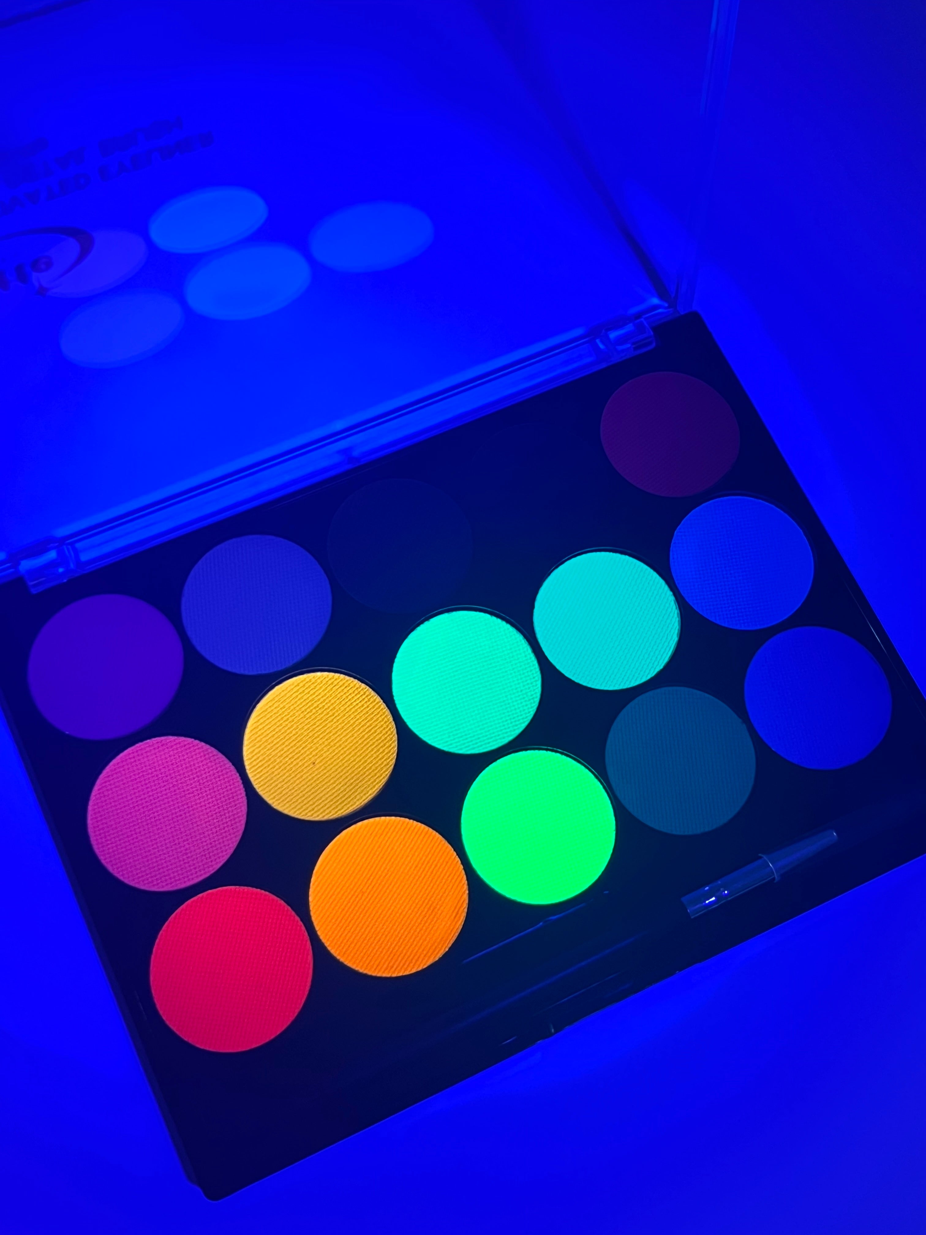 Water-Activated UV-Glow Graphic Eyeliner Palette